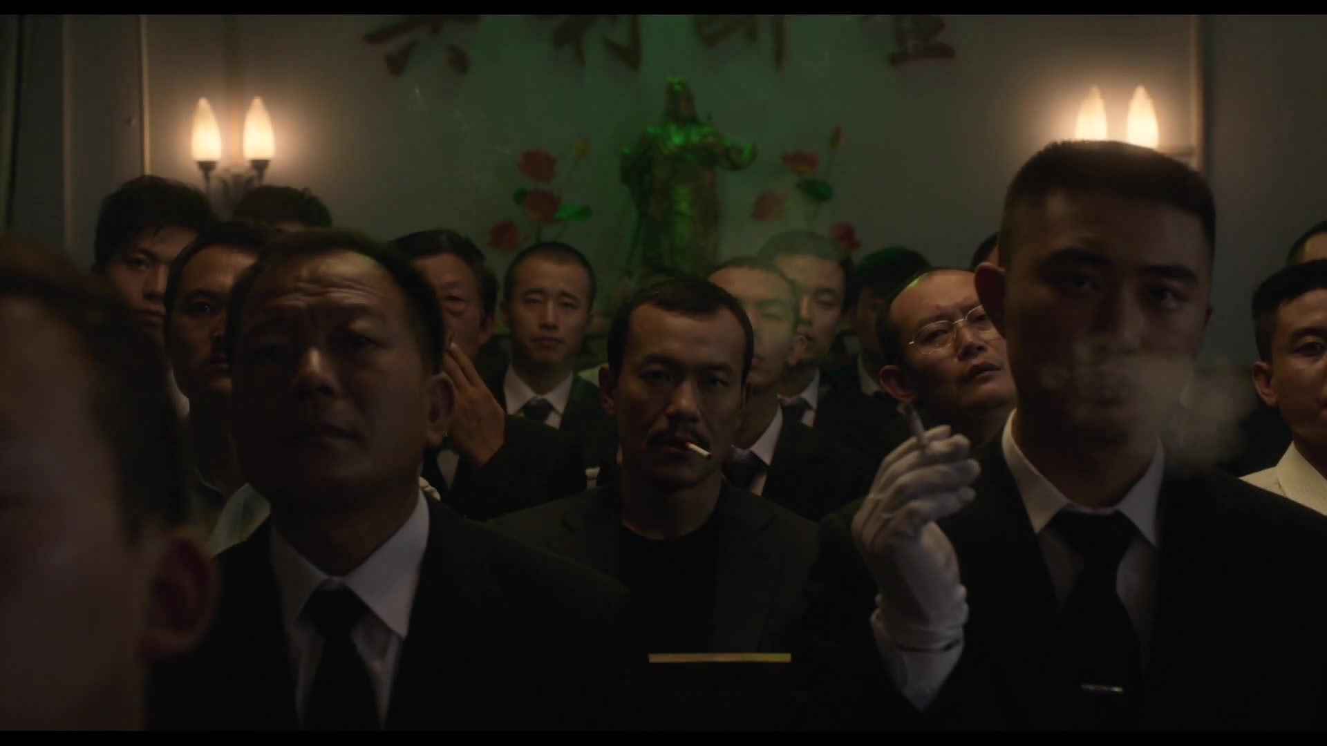 《江湖儿女》 单帧 中性调·低饱和·低调色板